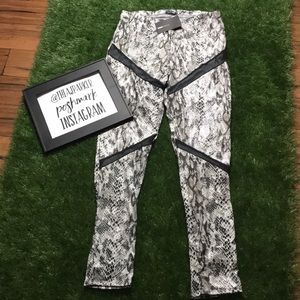 NWT Fashion Nova Black/Grey Snake Skin Leggings XL